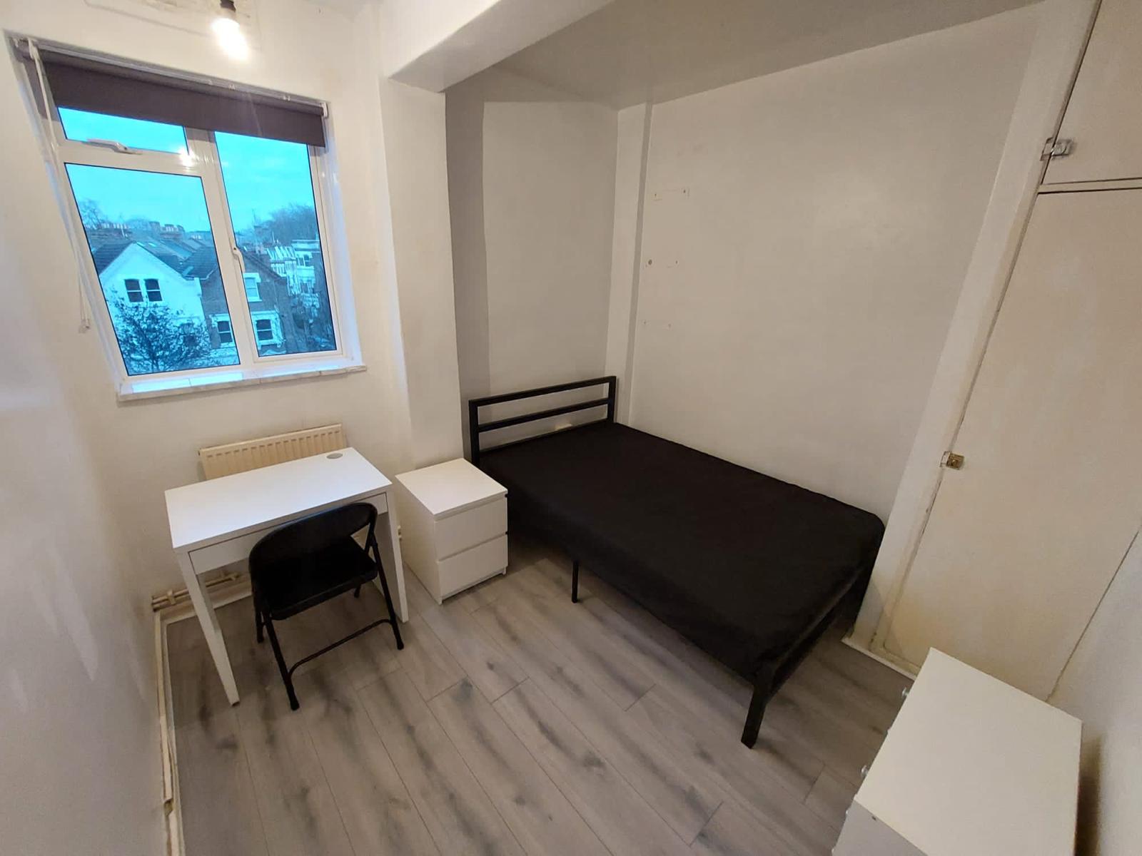 Room Avenell Road in Greater London