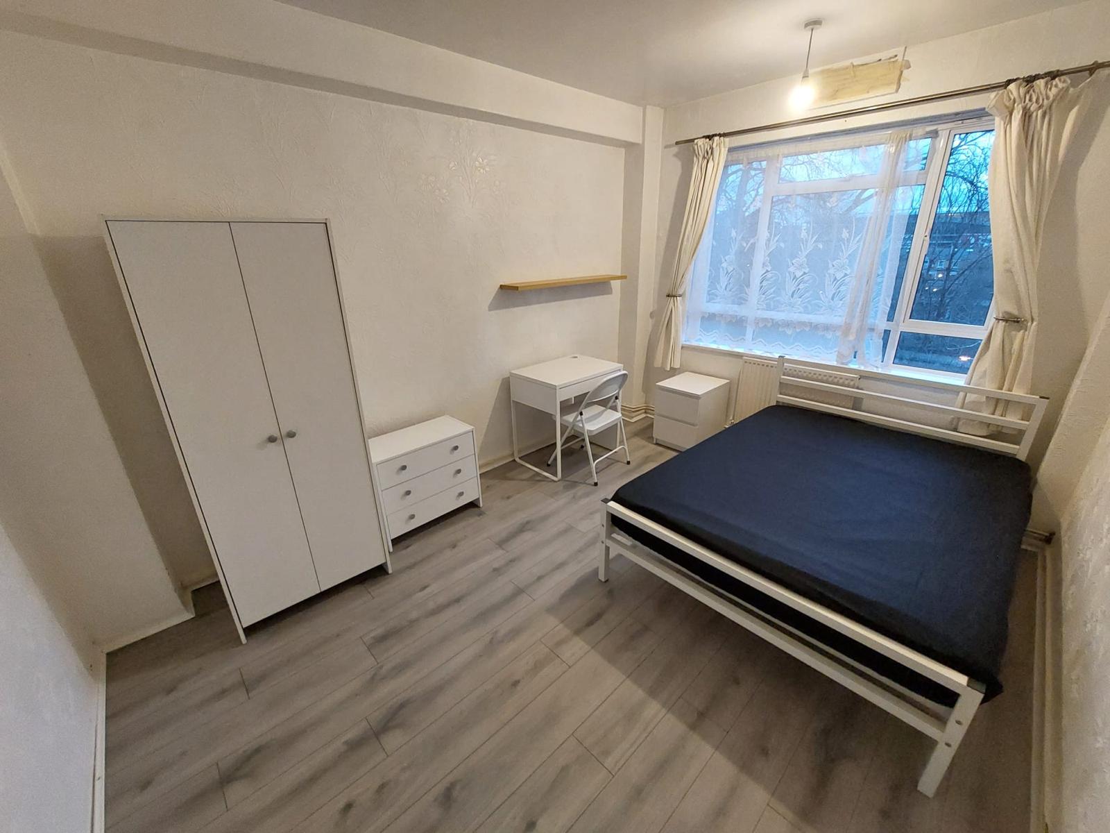 Room Avenell Road in Greater London