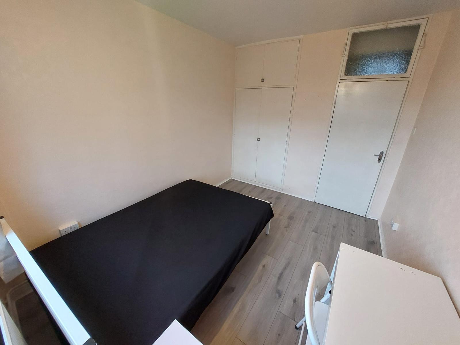 Room Avenell Road in Greater London