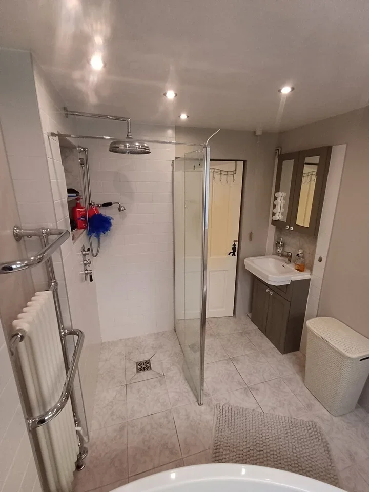 Room Elm Road in Greater London