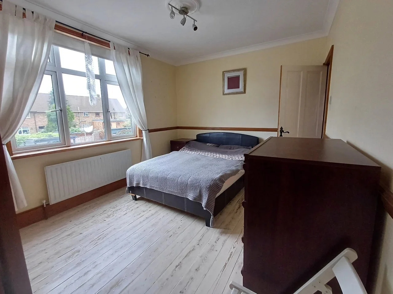 Room Elm Road in Greater London