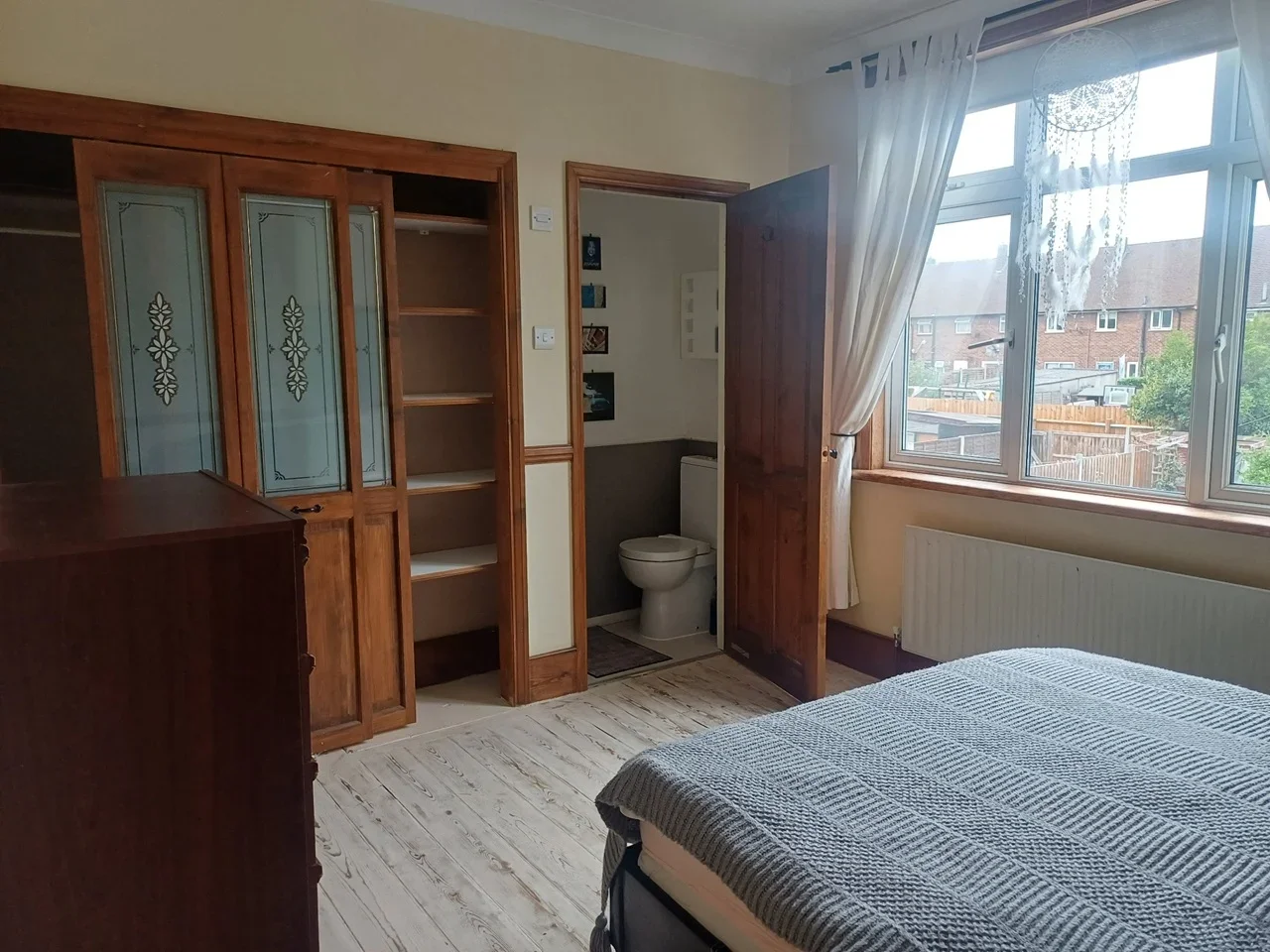 Room Elm Road in Greater London
