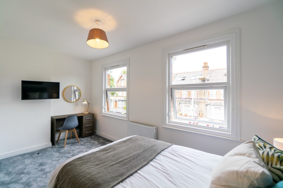 Room Hamilton Road in Reading