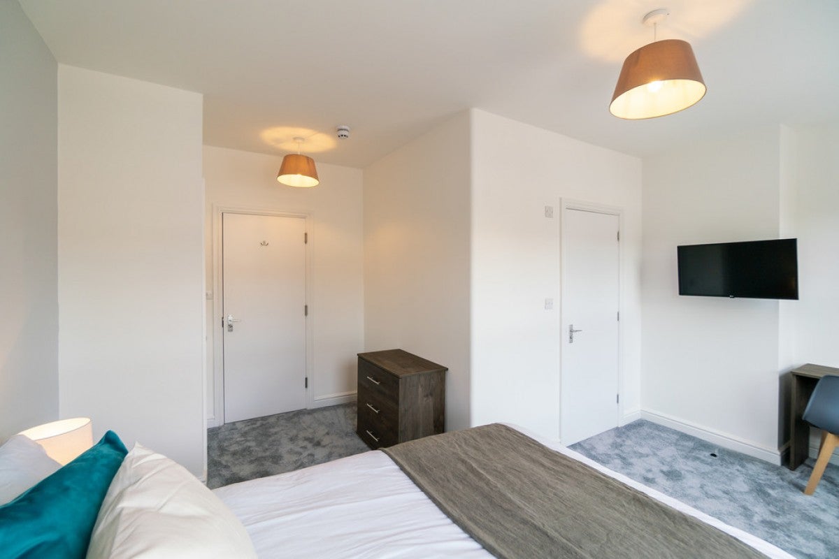 Room Hamilton Road in Reading