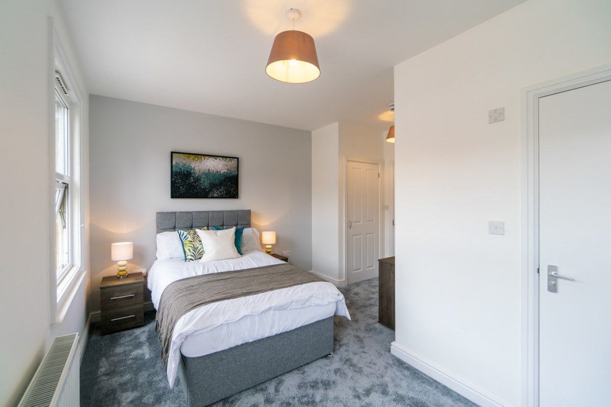 Room Hamilton Road in Reading