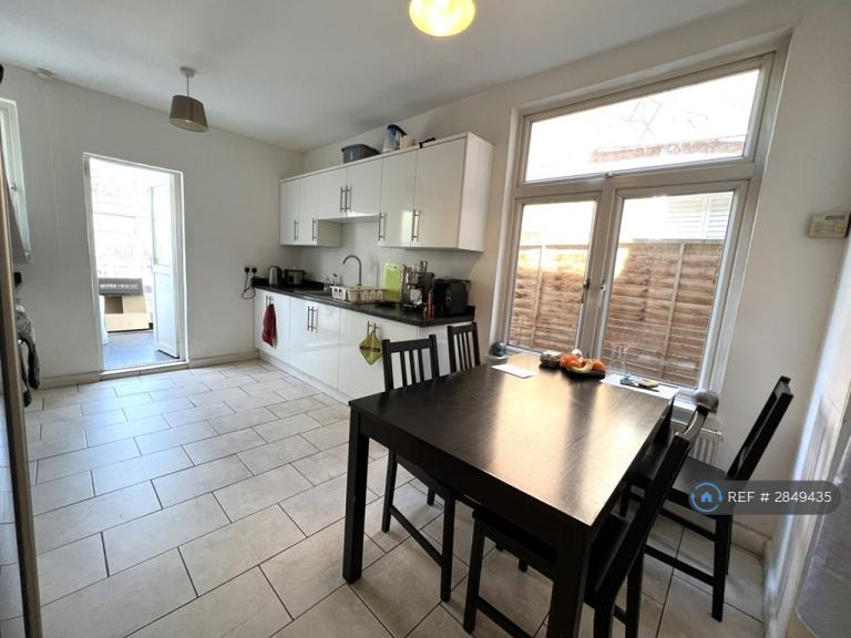 Room Great West Road in Greater London
