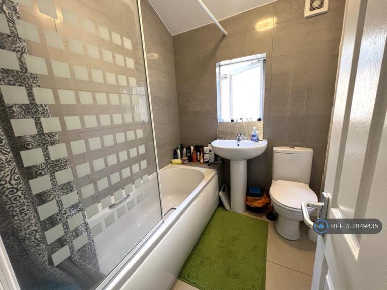 Room Great West Road in Greater London