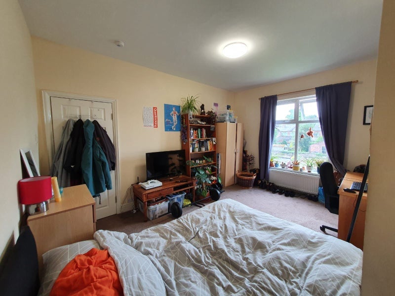 Room Rye Bank Road in Trafford