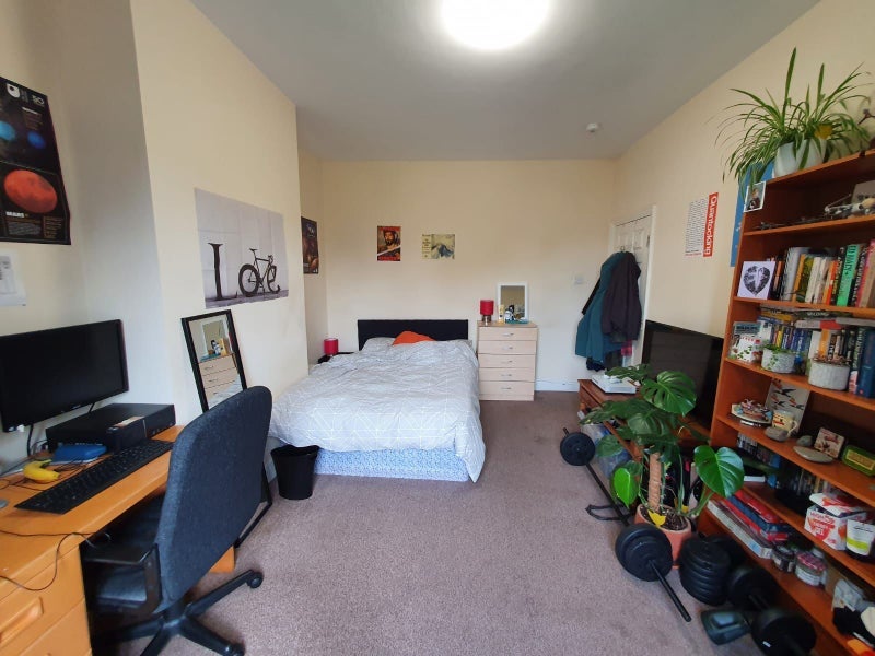 Room Rye Bank Road in Trafford