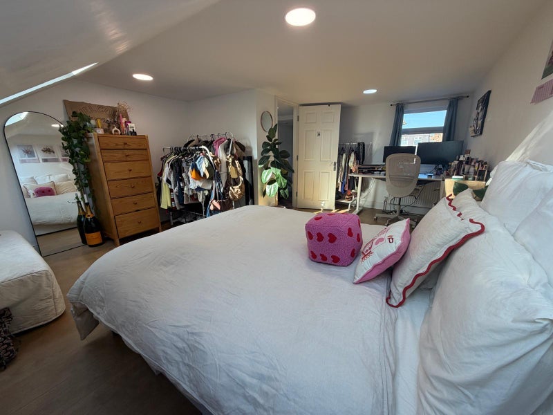 Room Burghley Road in Greater London