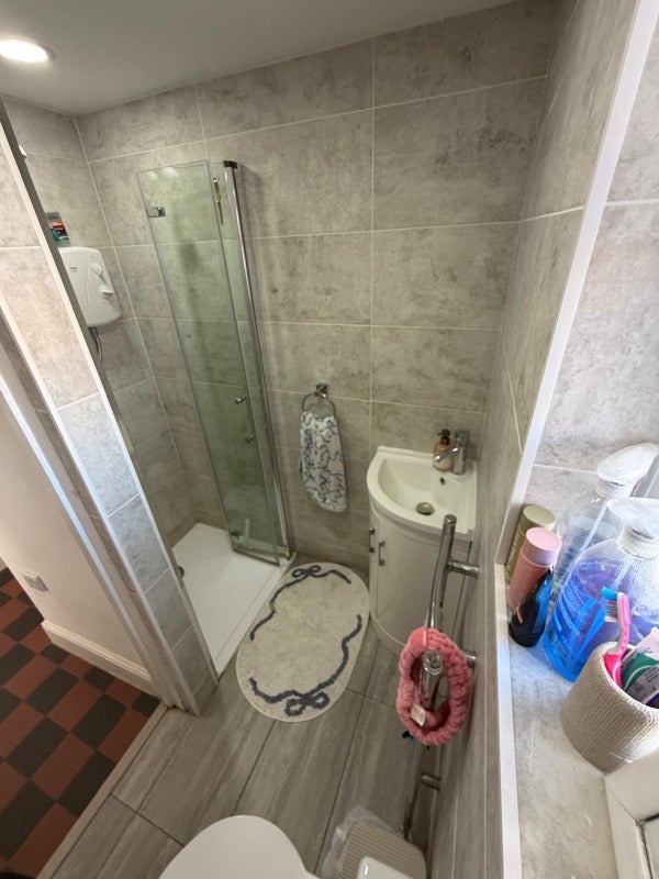 Room Burghley Road in Greater London