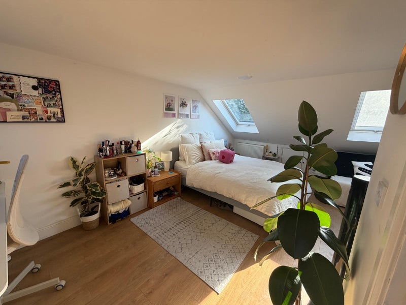 Room Burghley Road in Greater London