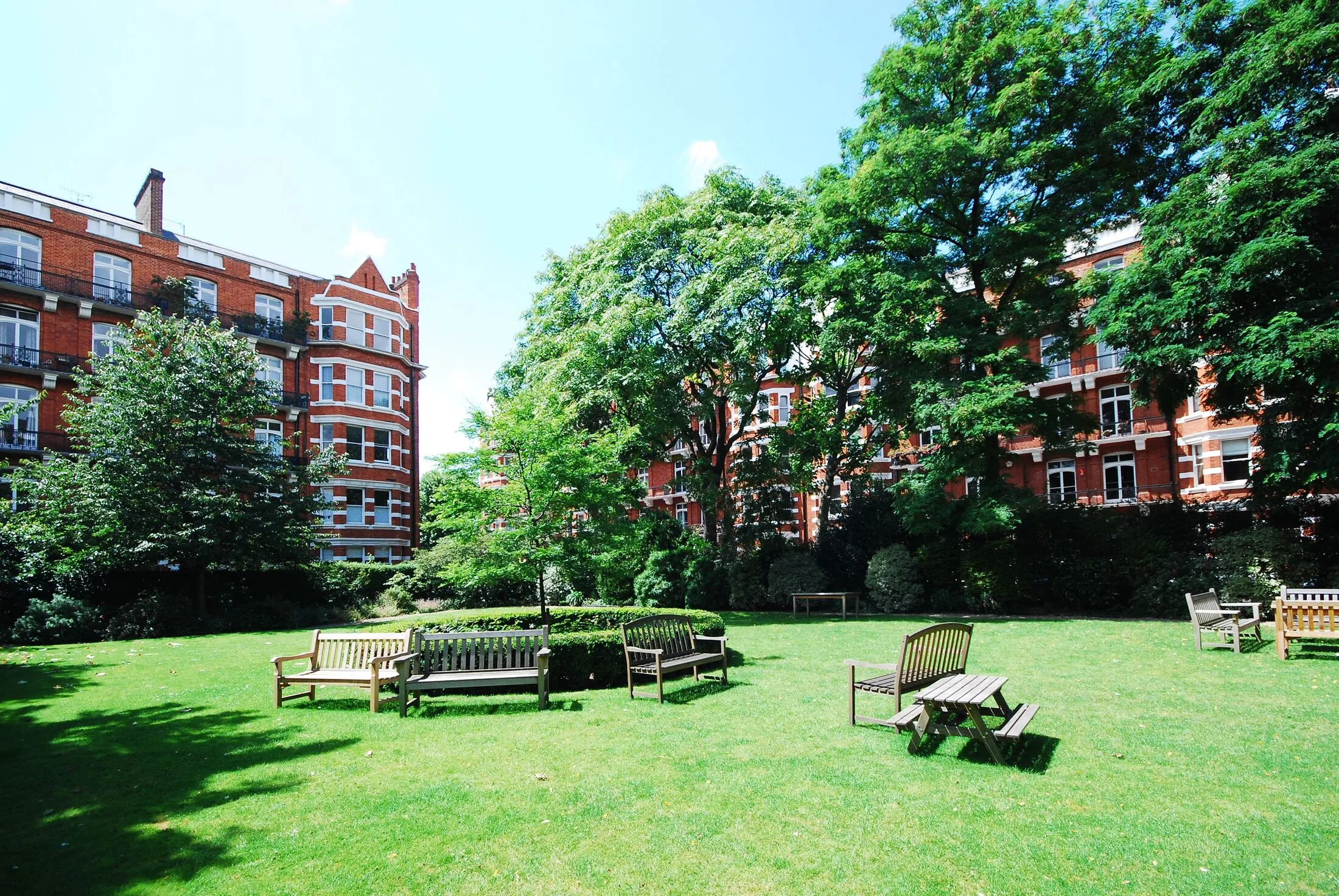 Flat Trebovir Road in Greater London