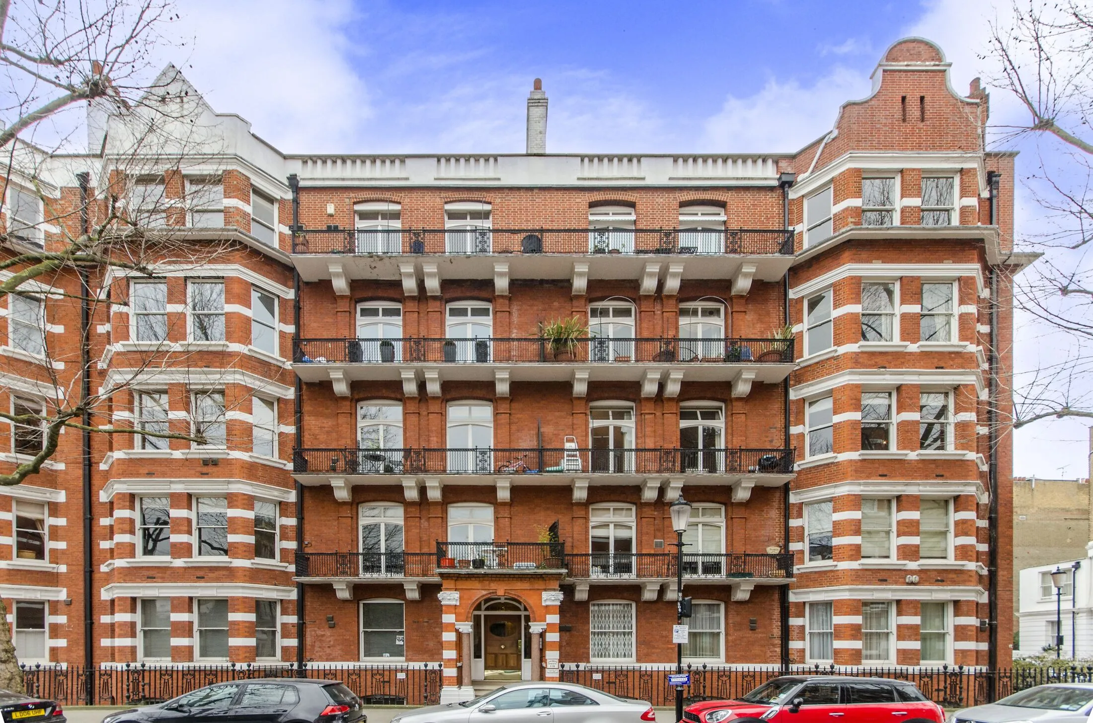 Flat Trebovir Road in Greater London