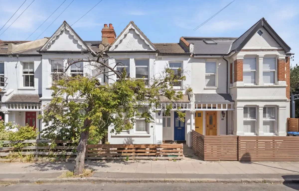Flat Clarendon Road in Greater London