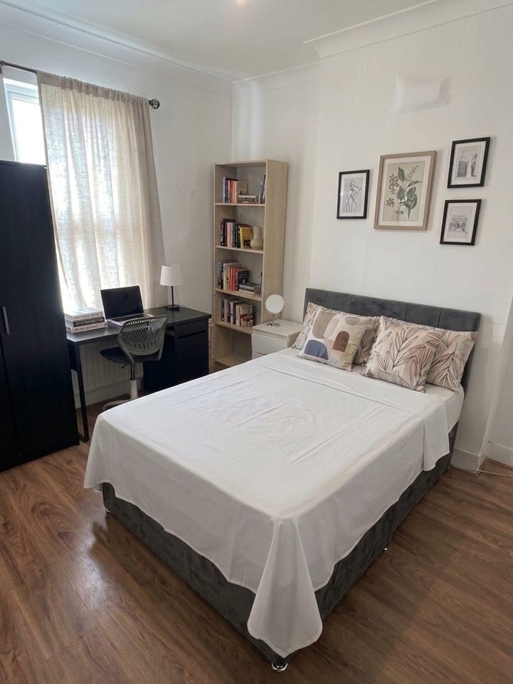 Room Albert Road in Greater London