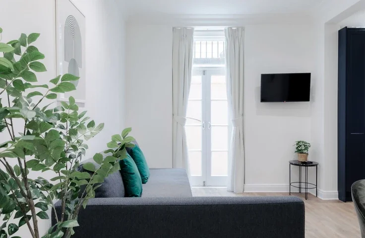 Flat Nassau Street in City of Westminster