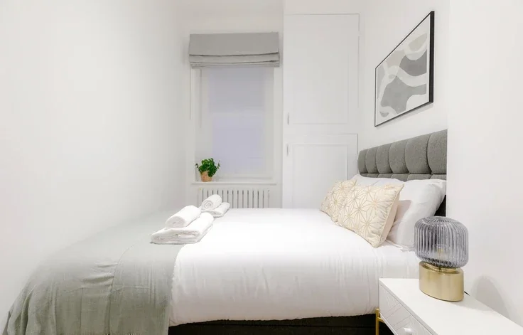 Flat Nassau Street in City of Westminster