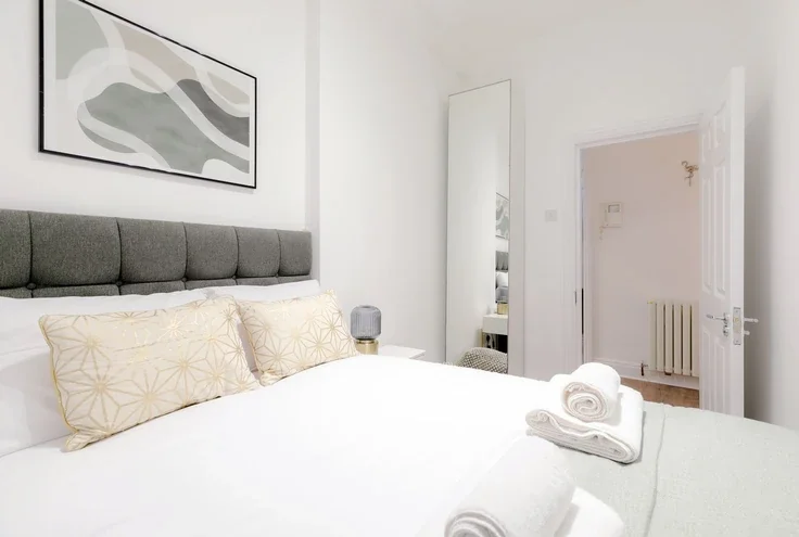 Flat Nassau Street in City of Westminster