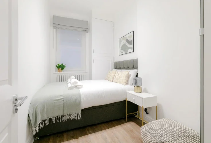 Flat Nassau Street in City of Westminster