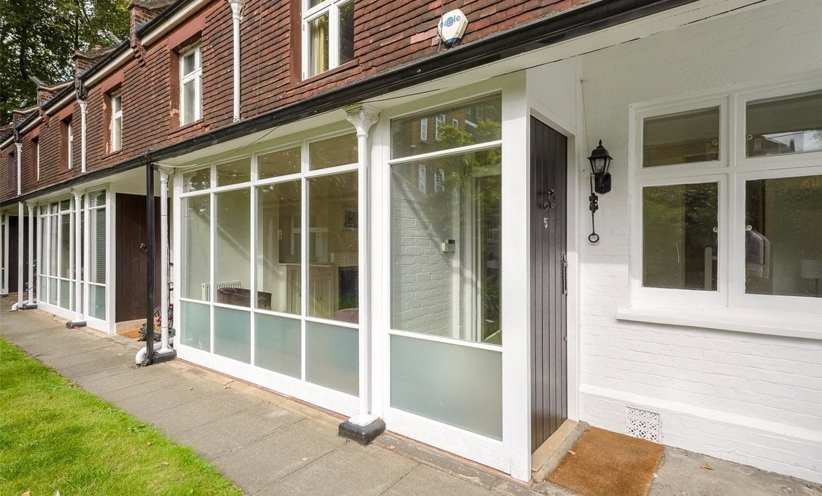 House Carlisle Lane in Greater London