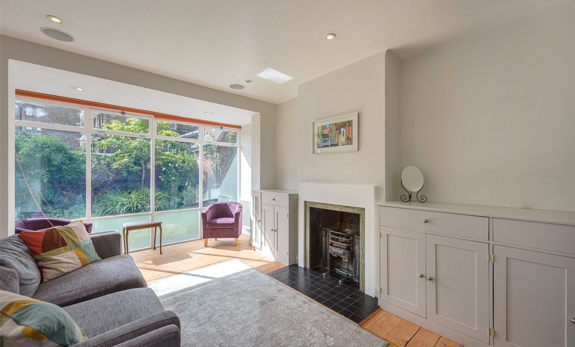 House Carlisle Lane in Greater London