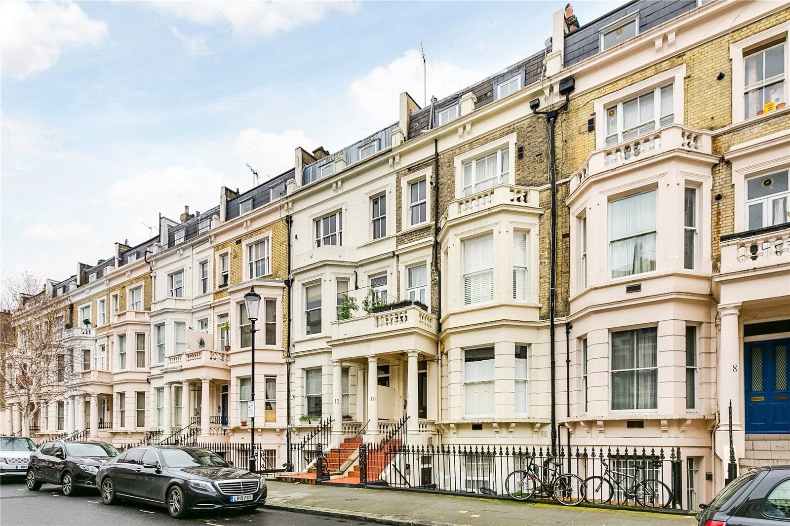 Flat Longridge Road in Greater London