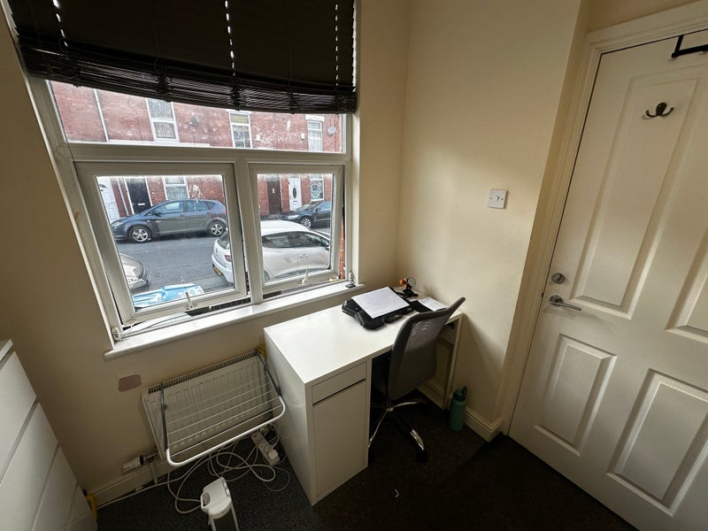 Room Monks Road in Coventry