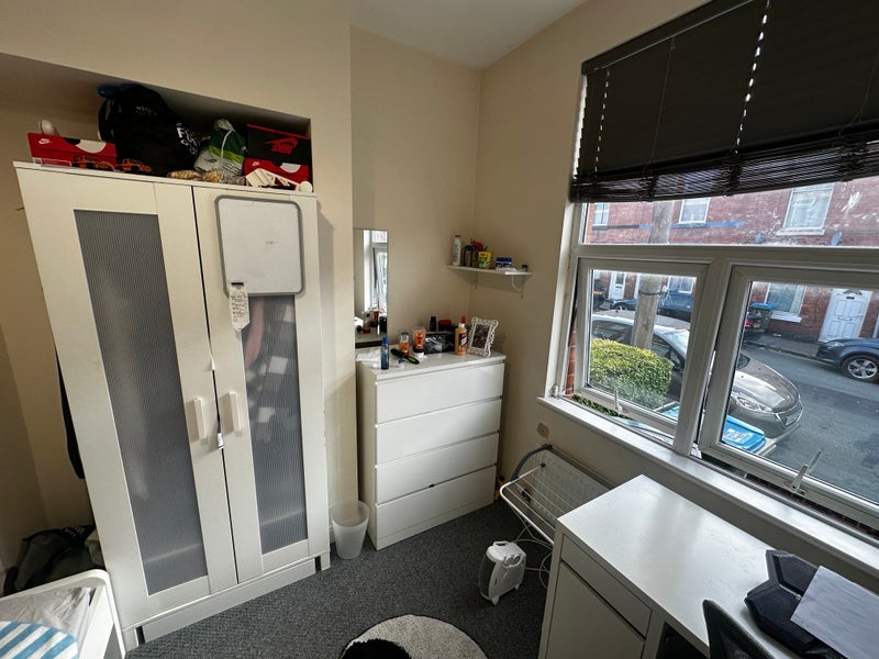 Room Monks Road in Coventry