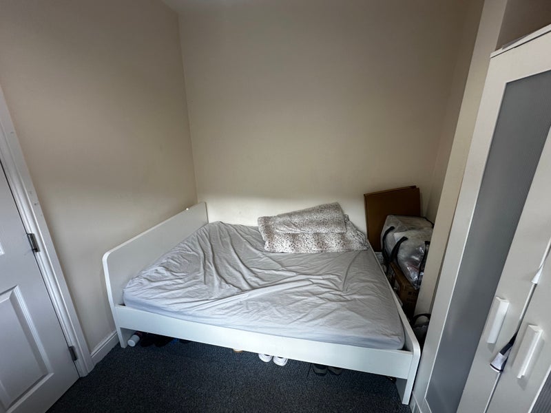 Room Monks Road in Coventry