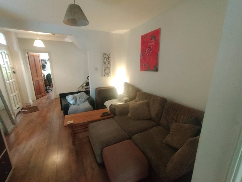 Room Eden Road in Greater London