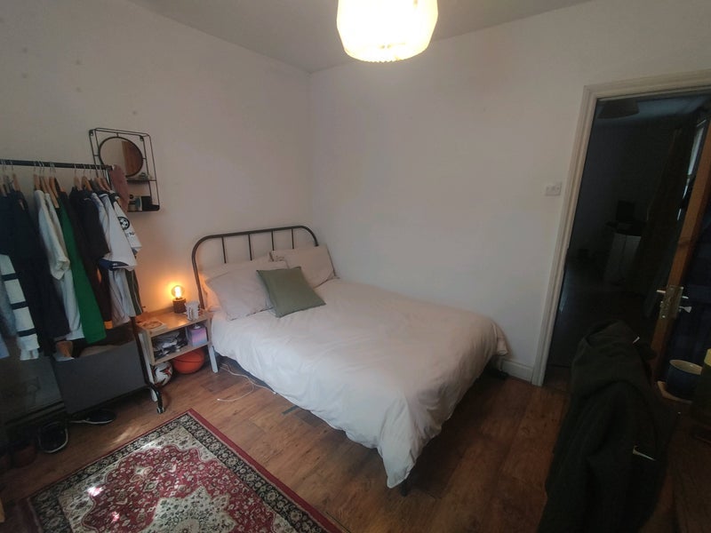 Room Eden Road in Greater London