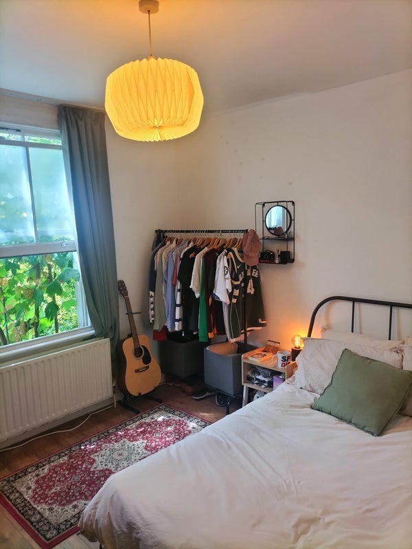 Room Eden Road in Greater London