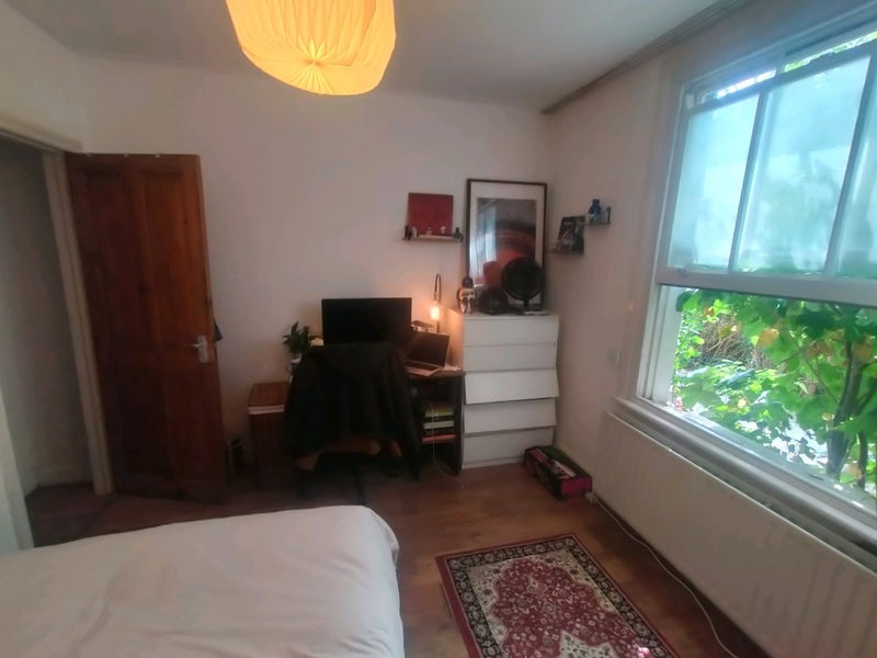Room Eden Road in Greater London
