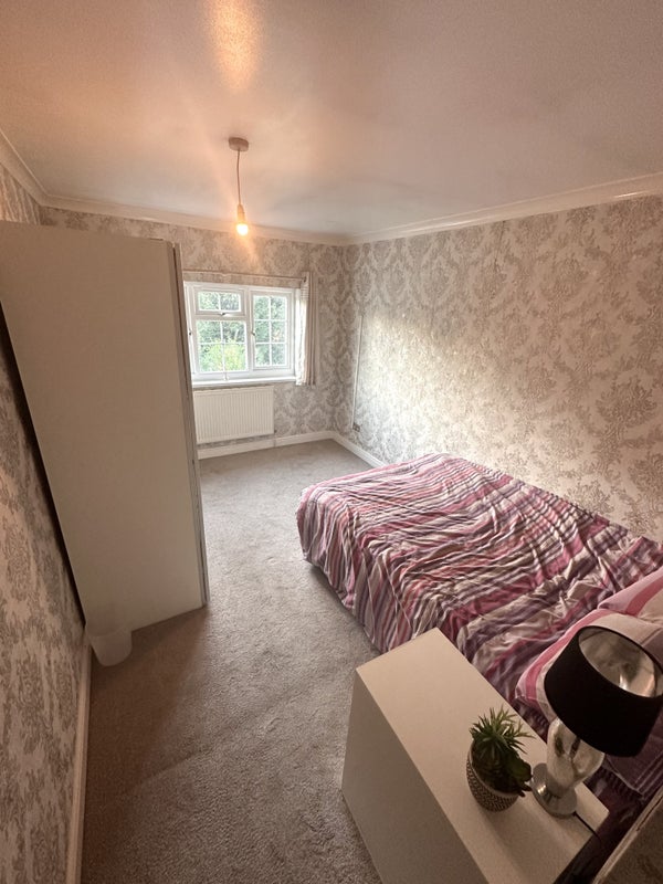 Room Tennis Court Drive in Leicester