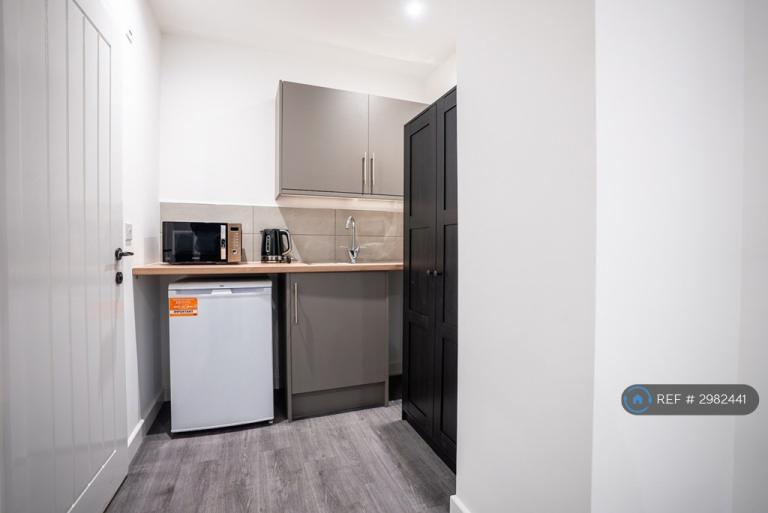 Room Canterbury Road in Folkestone and Hythe District