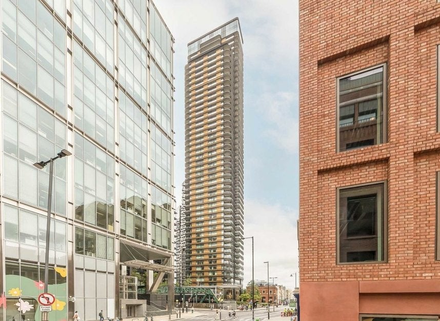 Flat Worship Street in City of London
