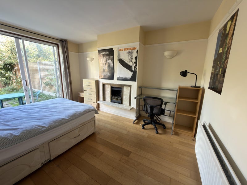 Room Lower Villiers Street in Royal Leamington Spa