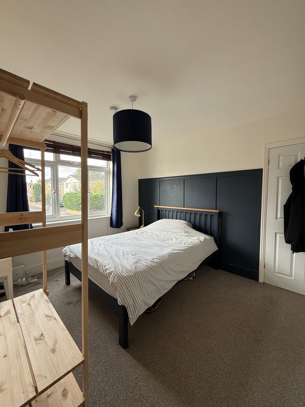 Room Elm Road in Bristol
