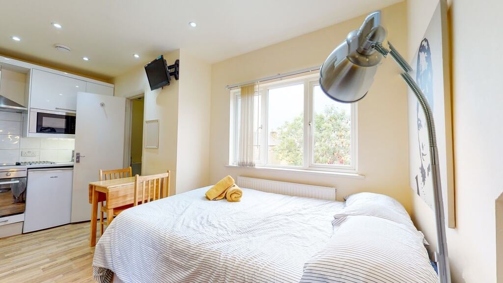 Flat Ash Grove in Greater London