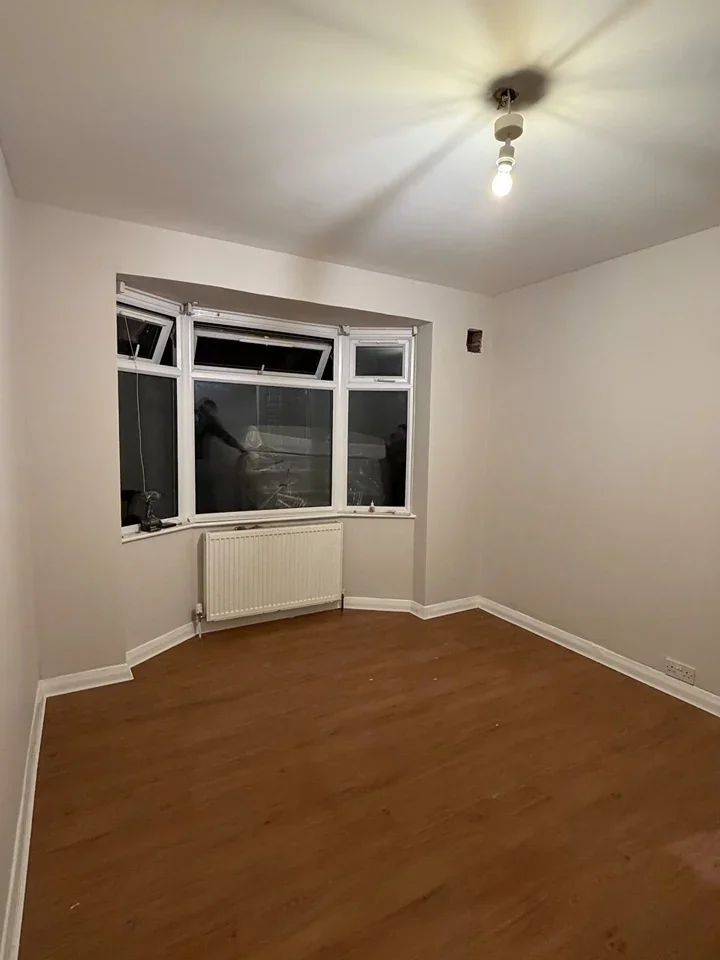 Flat Grantham Gardens in Greater London