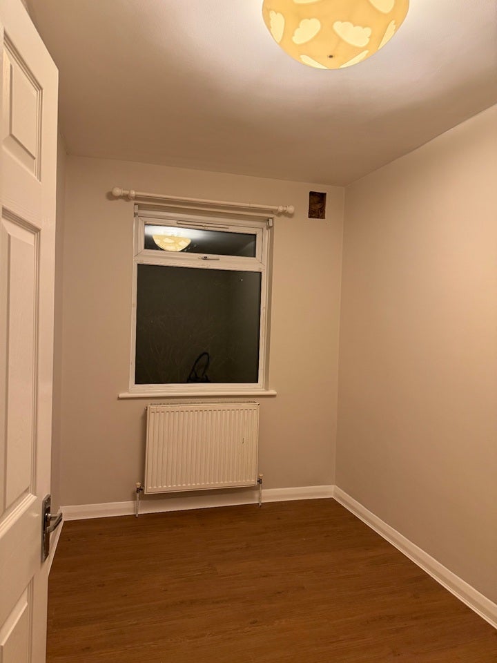Flat Grantham Gardens in Greater London