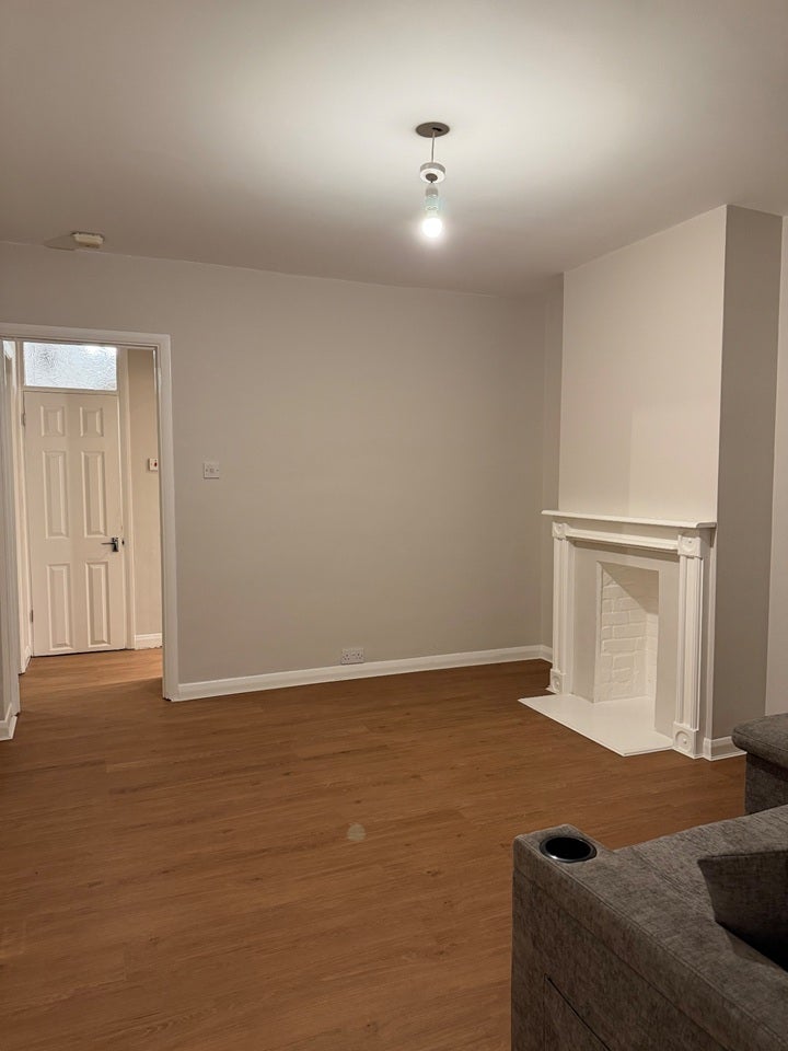 Flat Grantham Gardens in Greater London