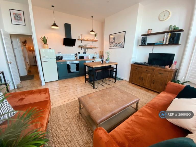 Flat Lewis Crescent in Thanet