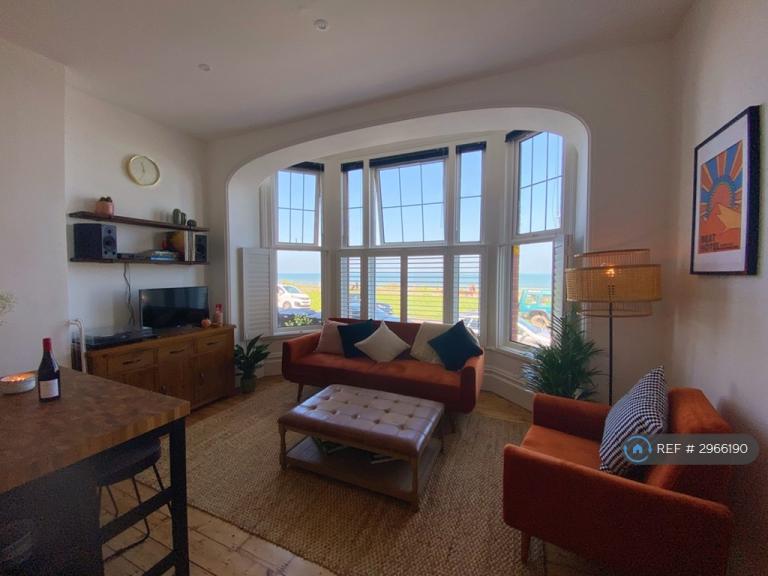 Flat Lewis Crescent in Thanet