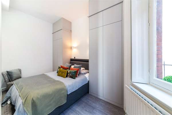 Flat Lennox Gardens in Greater London