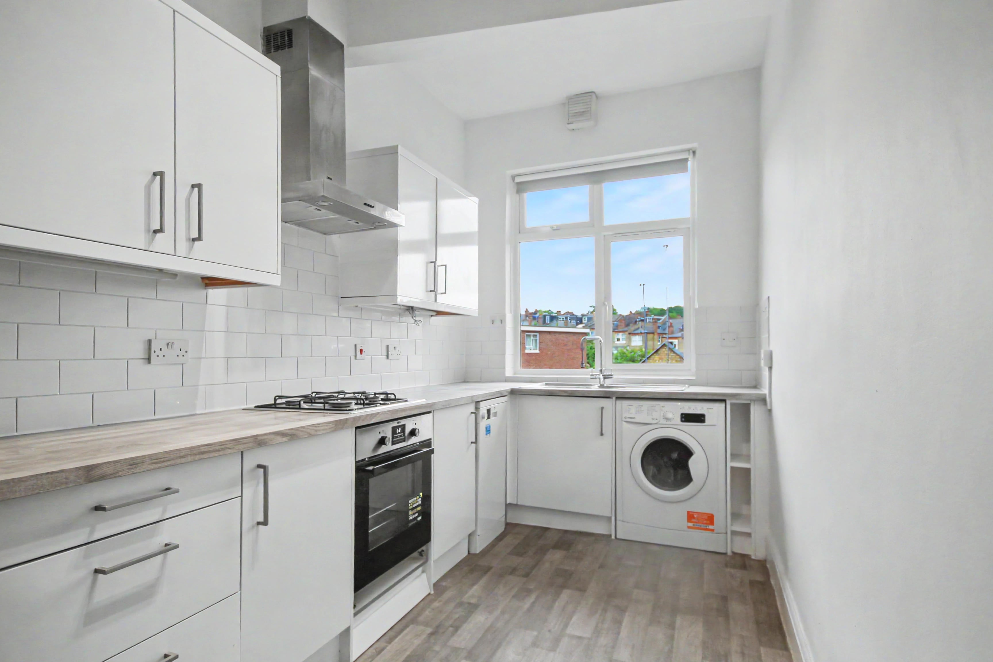 Flat Alexandra Park Road in Greater London