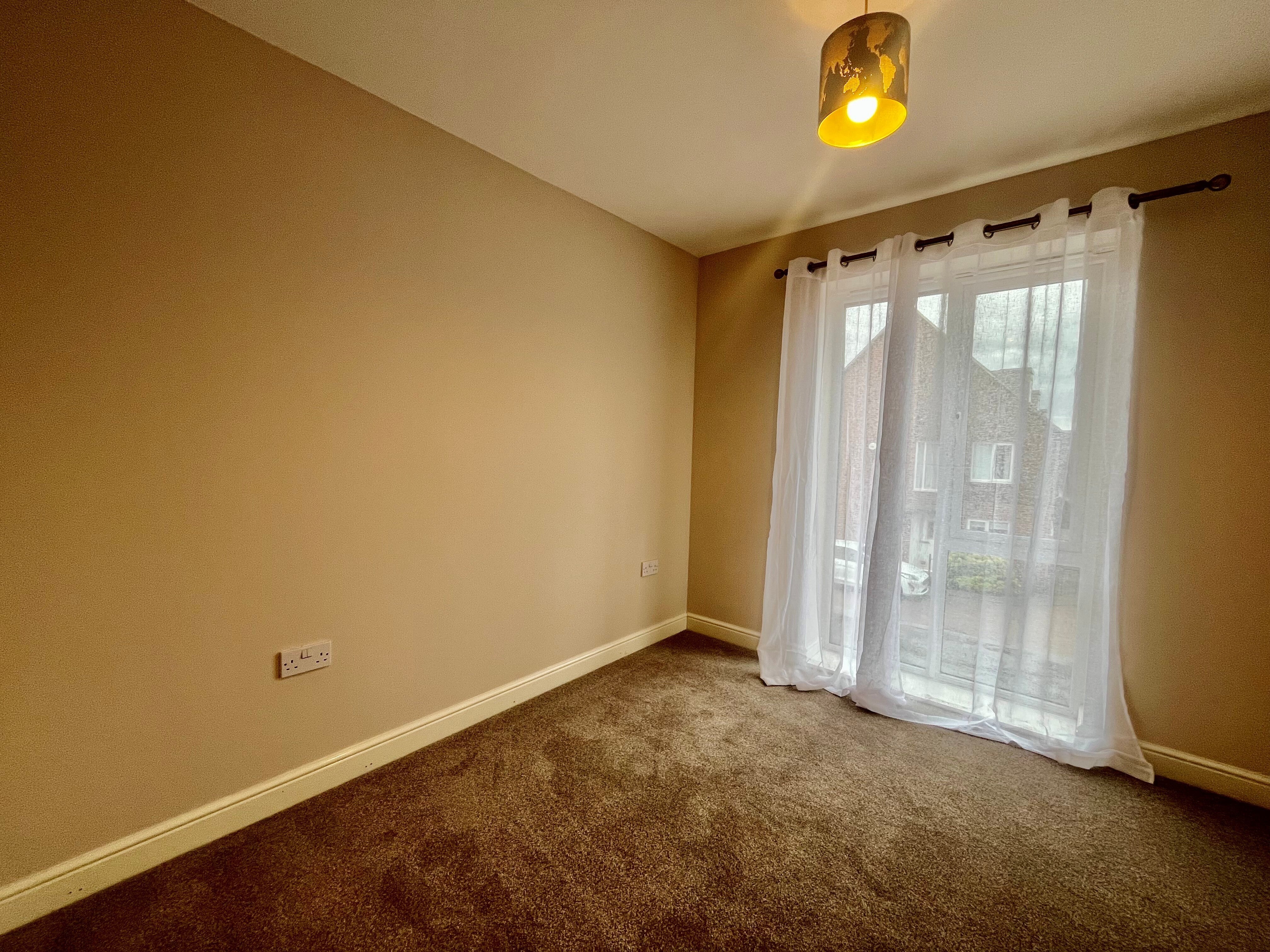 House Oaklands Court in Leeds