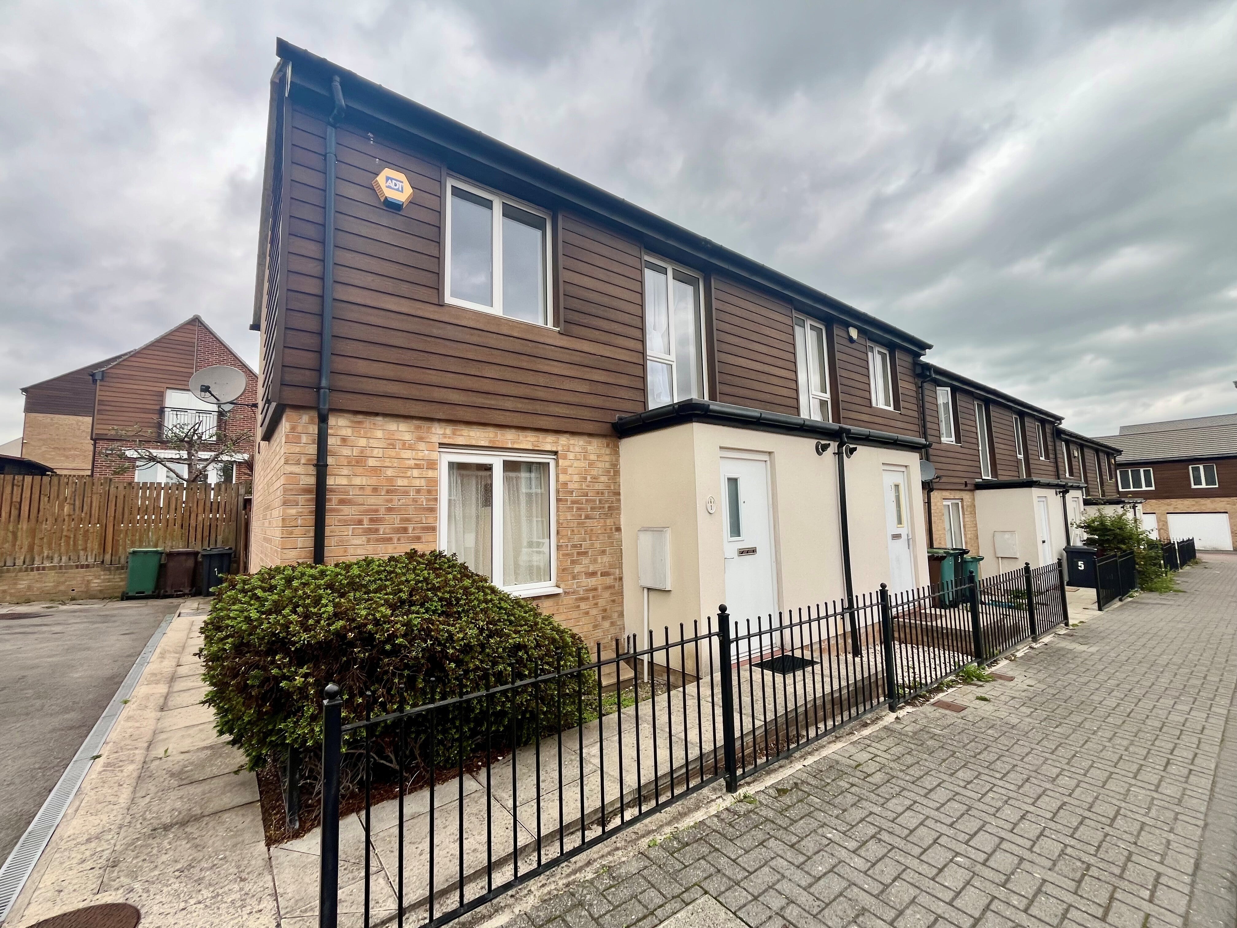 House Oaklands Court in Leeds