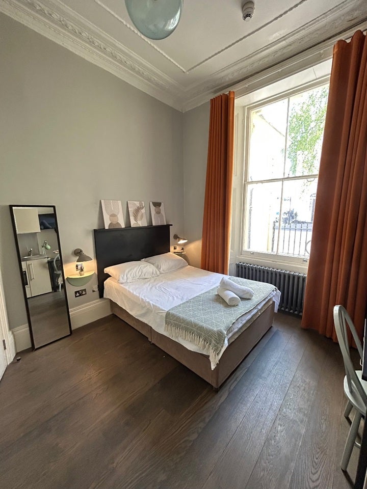 Flat Leinster Square in City of Westminster